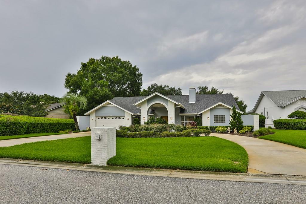 Property Photo:  2705 S Fairway Drive  FL 33566 