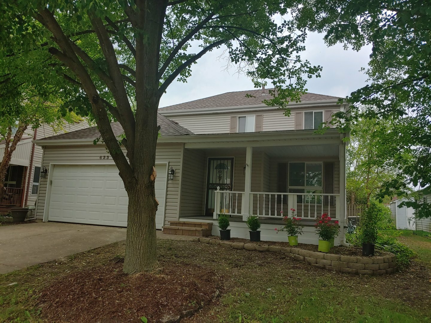 Property Photo: 633 Teton Circle IL 60188