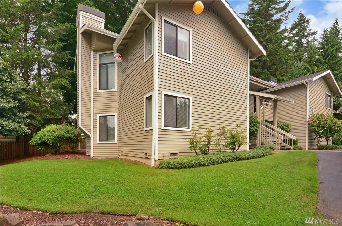 Property Photo:  9009 Avondale Rd NE E210  WA 98052 