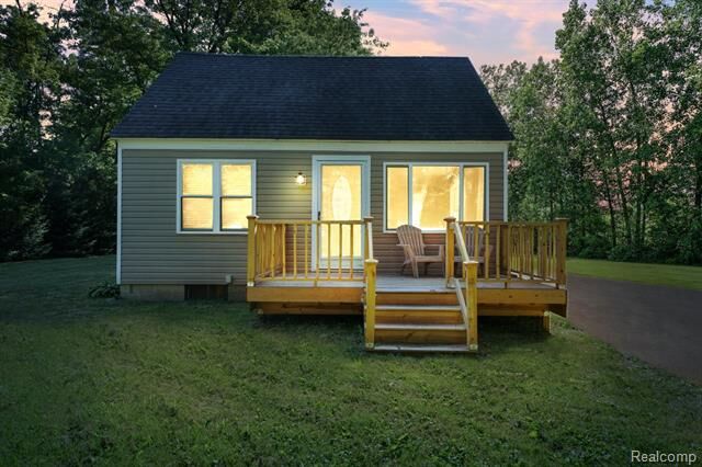 Property Photo: 212 Hillcliff Drive MI 48328