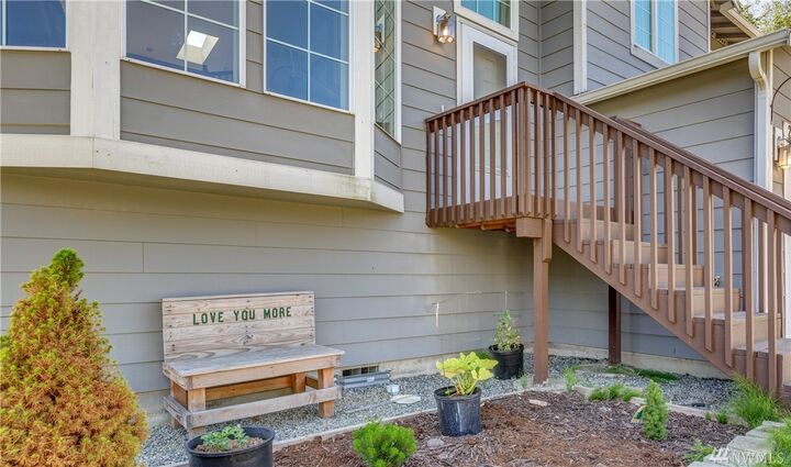 Property Photo: 212 Allison Wy WA 98276