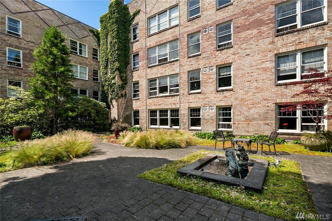 Property Photo:  400 Boylston Ave E 108  WA 98102 