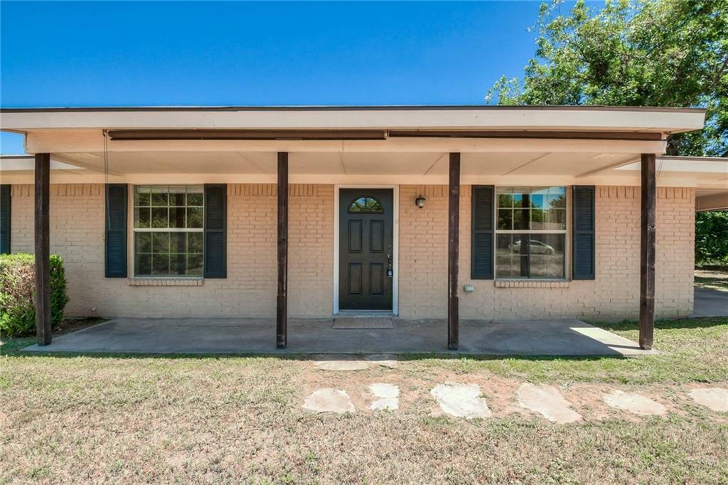 Property Photo:  1004 N Cates Street  TX 76234 