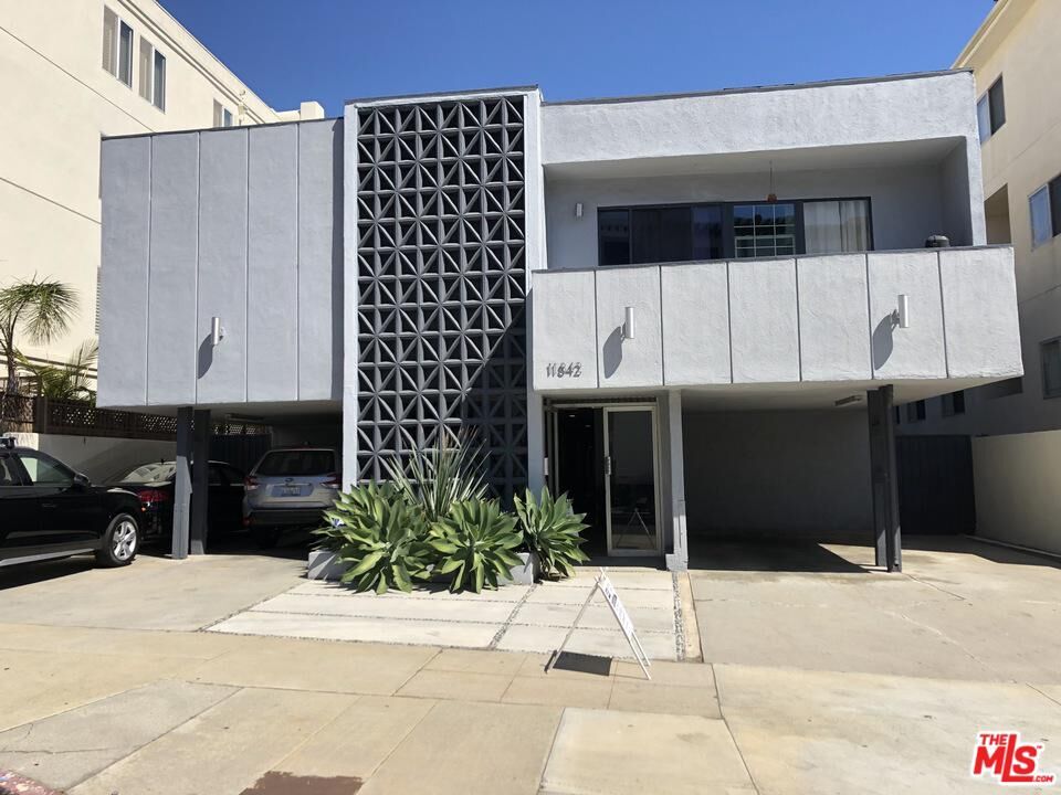 Property Photo: 11842 Kiowa Ave 5 CA 90049