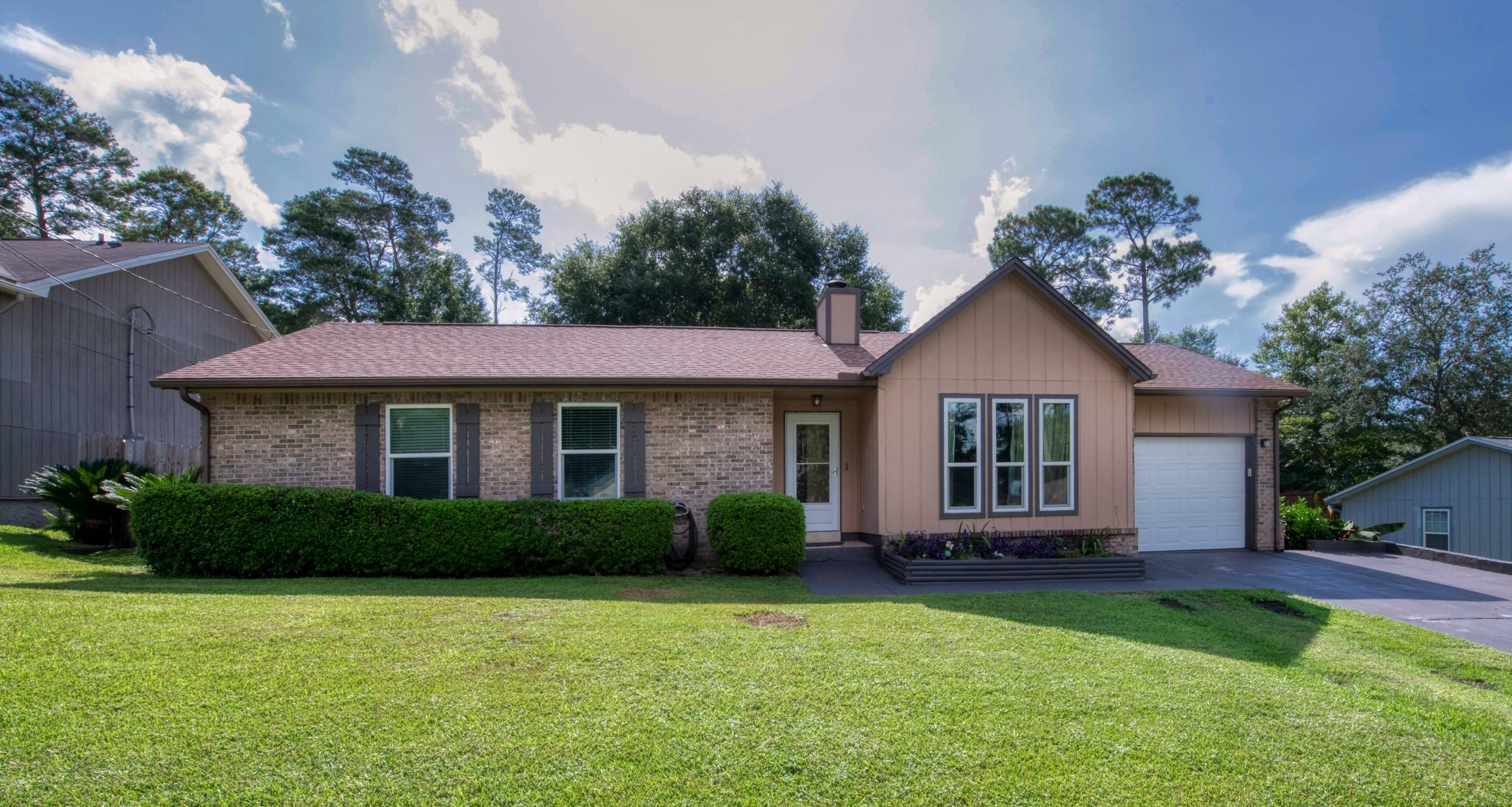 Property Photo:  517 Juniper Avenue  FL 32578 