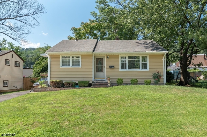 Property Photo:  216 Cedar St  NJ 07060 