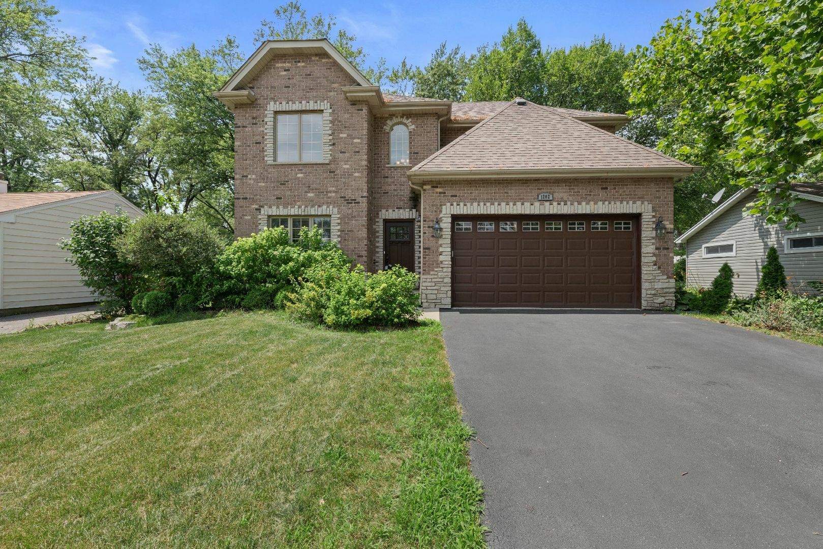 Property Photo: 1202 Grant Street IL 60189