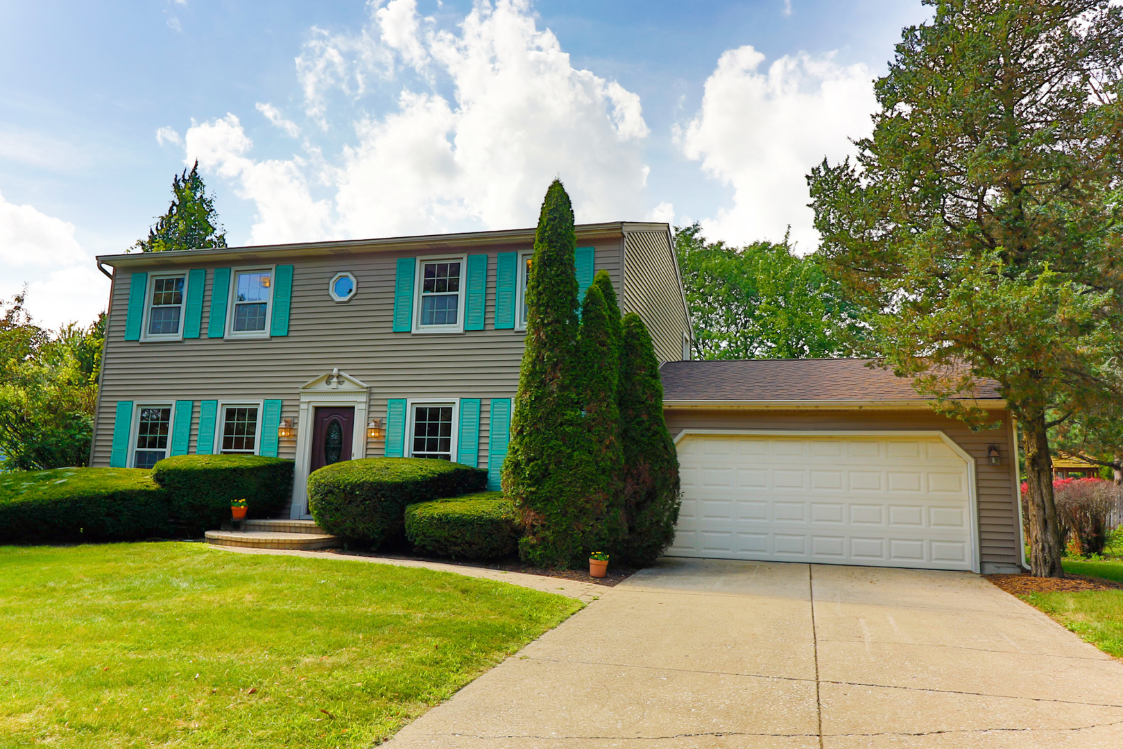 Property Photo: 945 East Benton Avenue IL 60540