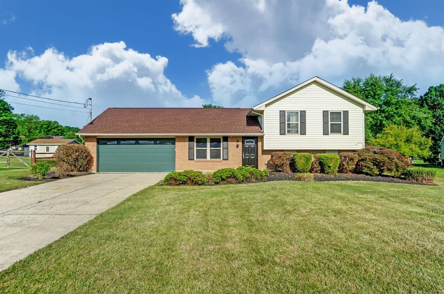 Property Photo:  2421 Gatetree Lane  OH 45103