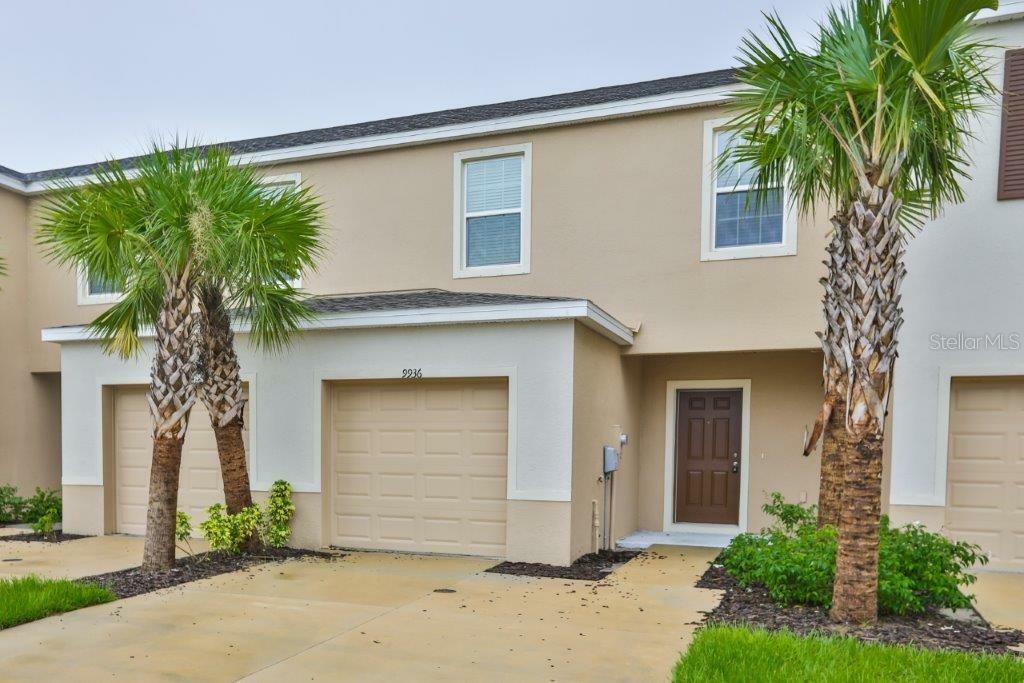 Property Photo:  9936 Hound Chase Drive  FL 33534 