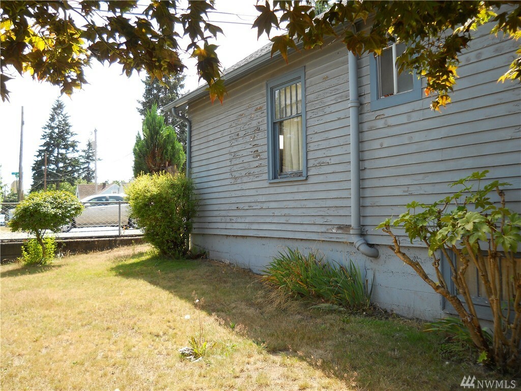 Property Photo:  1504 N Montgomery Ave  WA 98312 