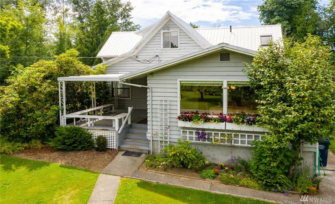 Property Photo:  848 H St Rd  WA 98264 