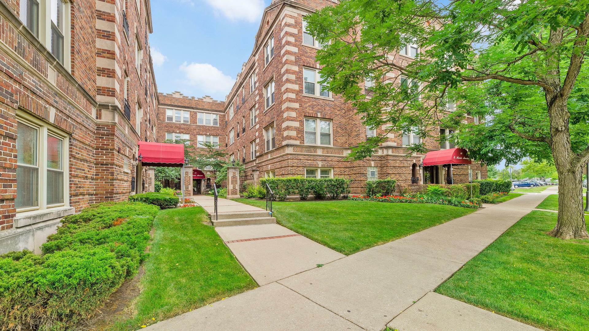 Property Photo:  75 East Harris Avenue 2D  IL 60525 