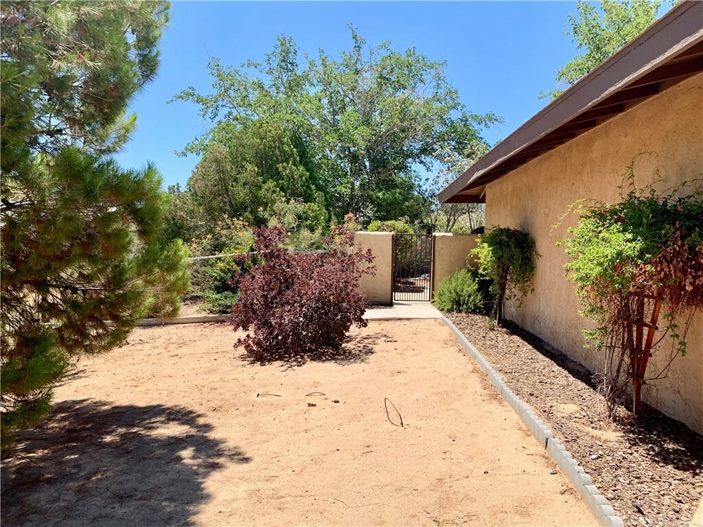 Property Photo:  19215 Kinai Road  CA 92307 