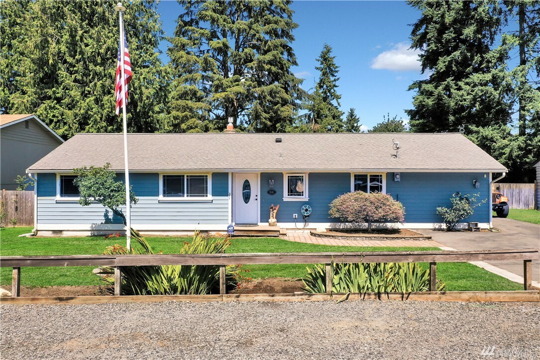 Property Photo: 9501 217th St SW WA 98020