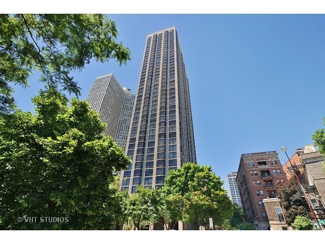 Property Photo: 2650 North Lakeview Avenue 1405 IL 60614