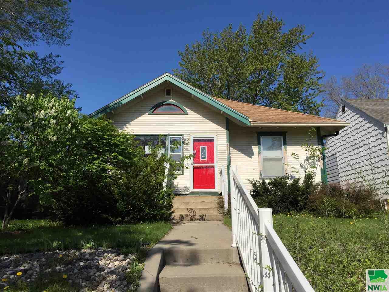 Property Photo:  911 Douglas Avenue  SD 57078 