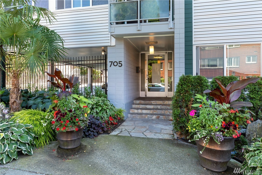 Property Photo:  705 E Republican St 405  WA 98102 