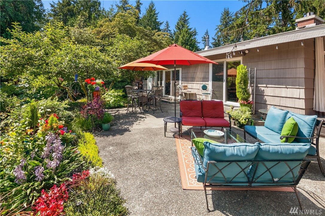 Property Photo: 12065 NE 100th St WA 98033