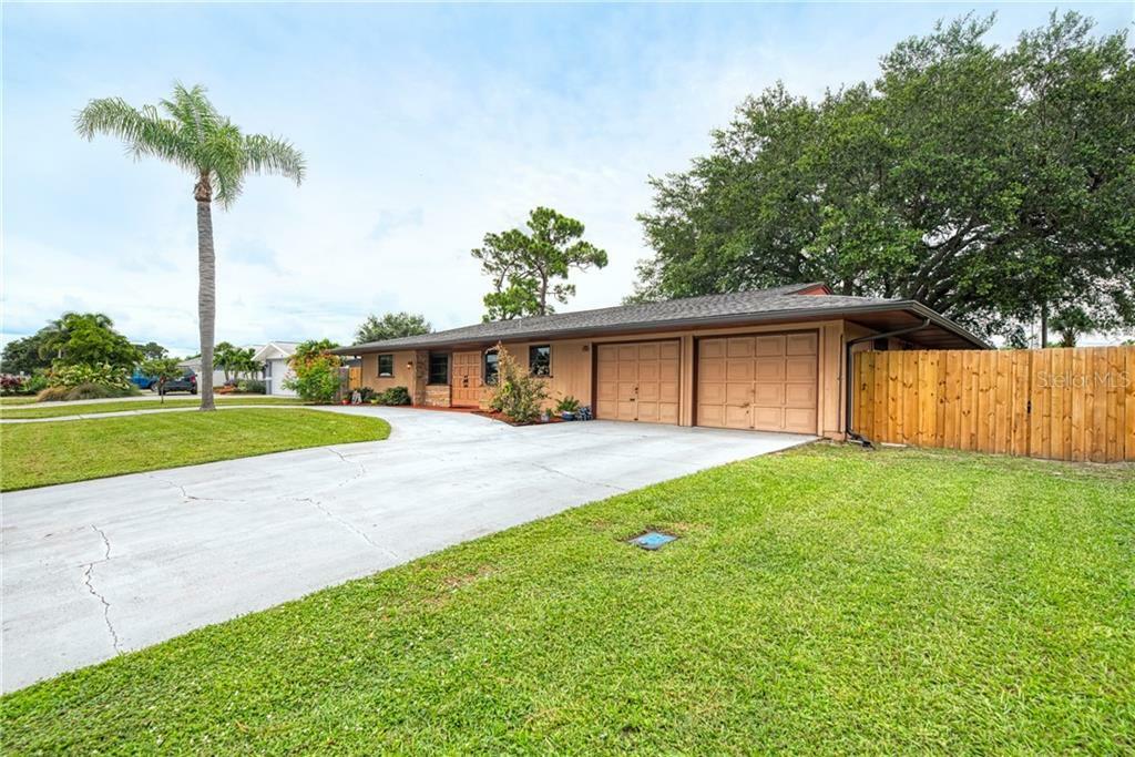 Property Photo:  515 Peach Street  FL 34285 