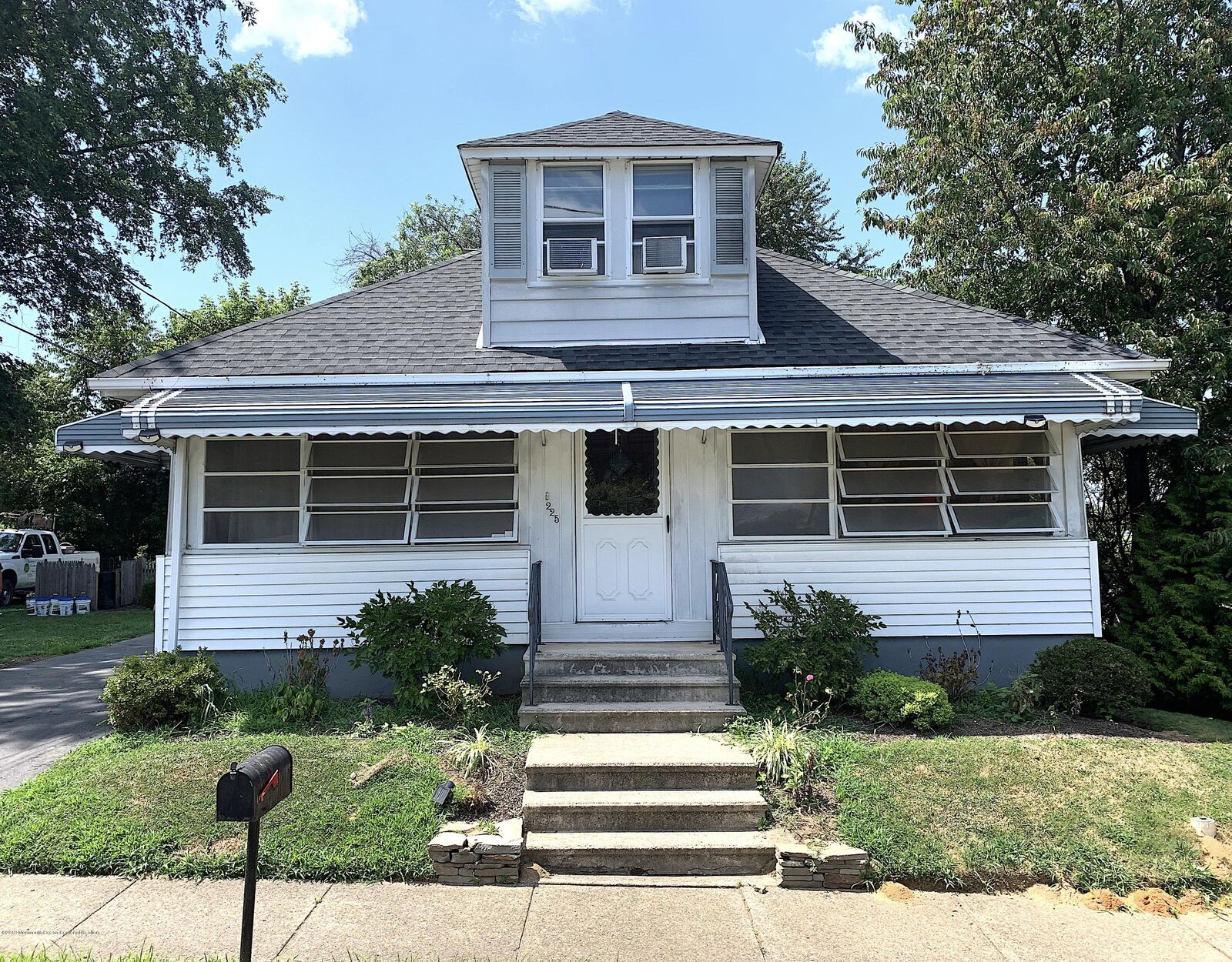 Property Photo:  225 Robbins Avenue  NJ 08638 