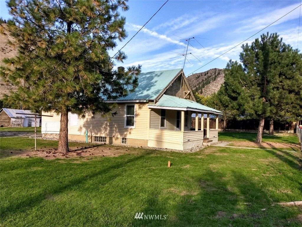 Property Photo:  110 W Pleasant Avenue  WA 98815 