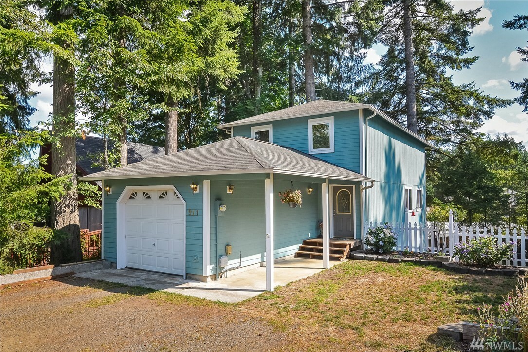 Property Photo:  911 Kineo Ave  WA 98584 