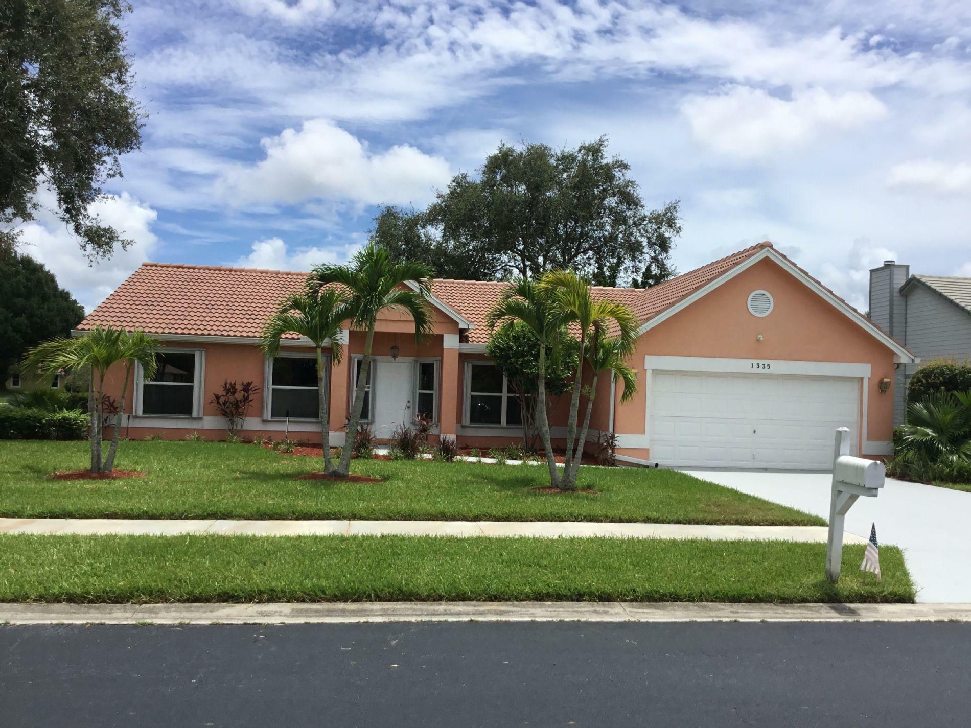 Property Photo: 1335 SW Sandalwood Cove FL 34986