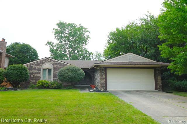 Property Photo:  16532 Quakertown Lane  MI 48154 