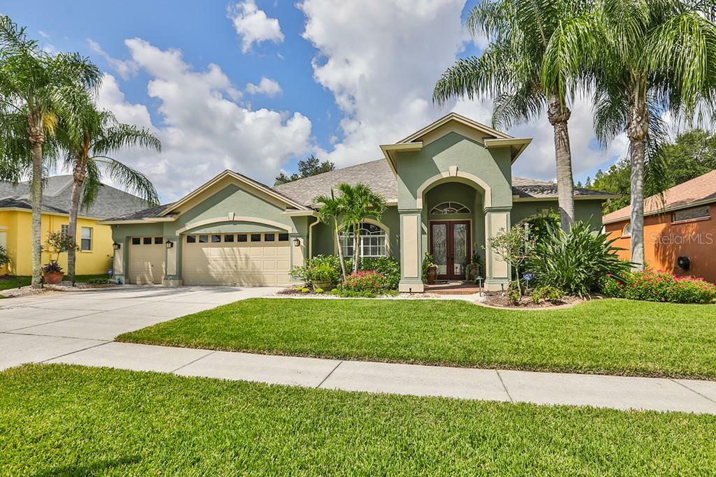 Property Photo:  9909 Kingshyre Way  FL 33647 