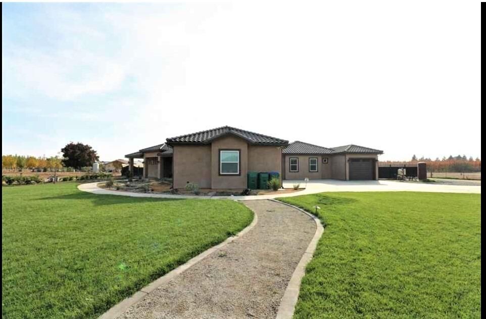 Property Photo:  2009 W Visalia Road A  CA 93221