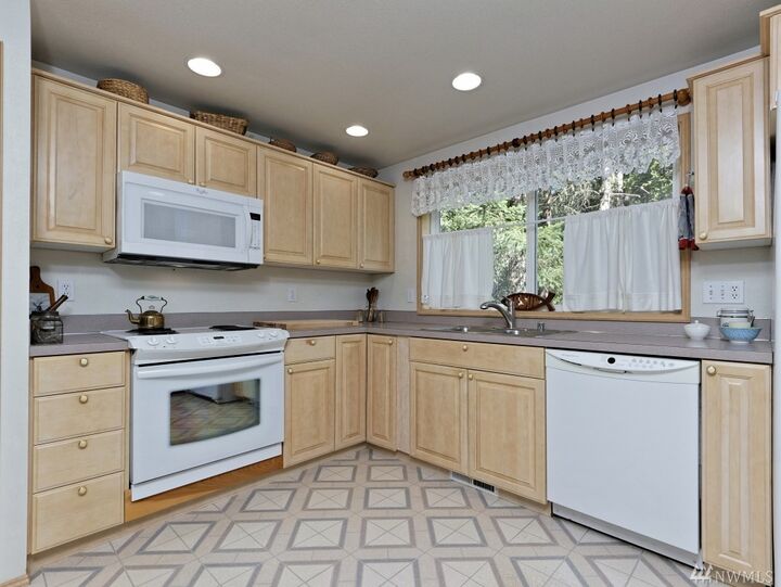 Property Photo: 130 E Covey Run WA 98592