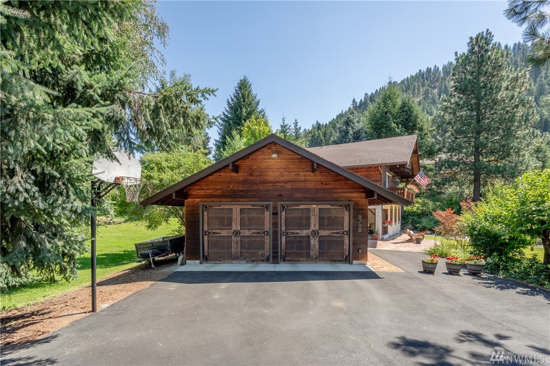 Property Photo: 9703 E Leavenworth Rd WA 98826