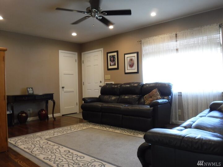 Property Photo:  1012 Kittitas St  WA 98801 