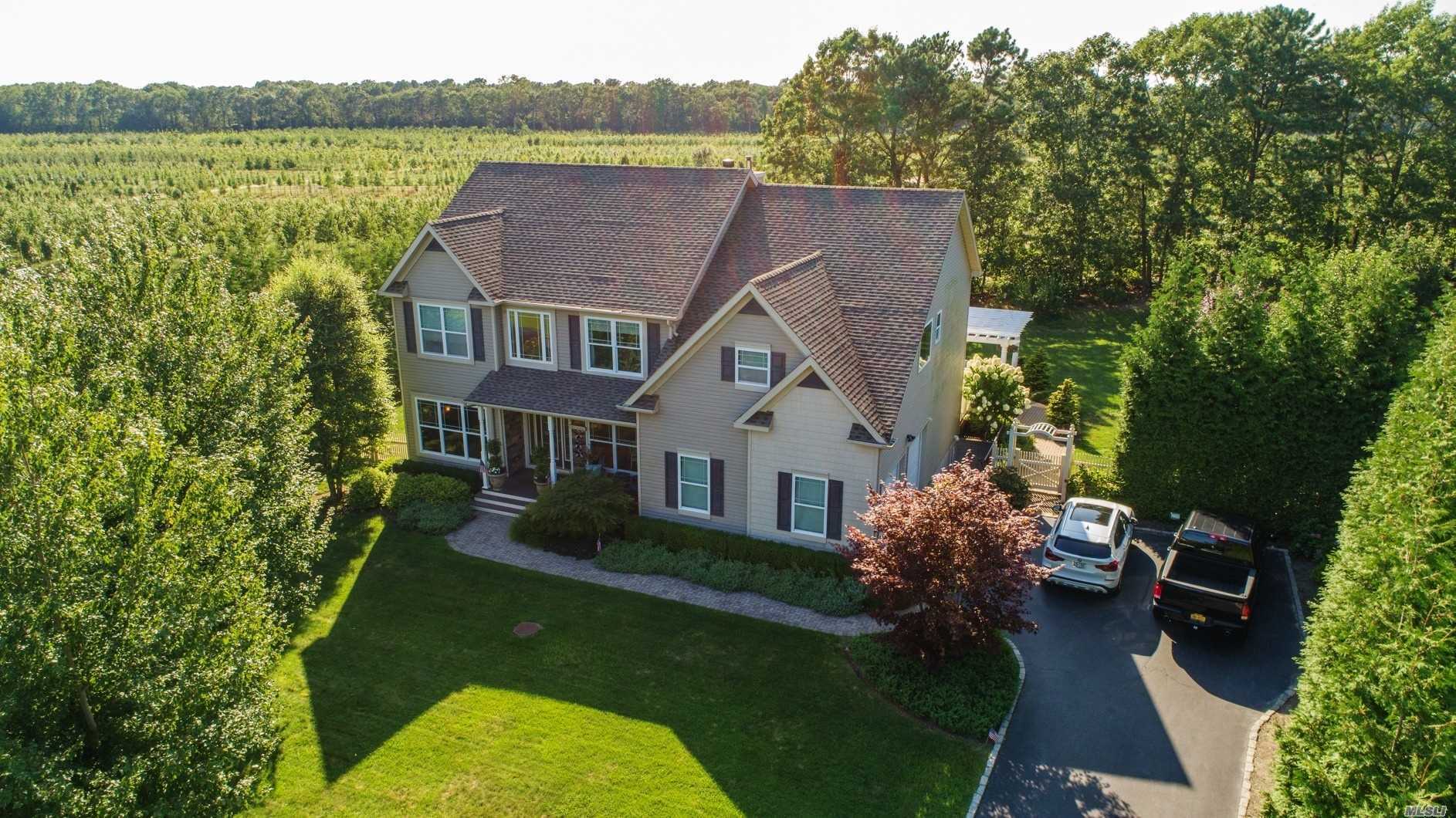 Property Photo:  18 Greystone Court  NY 11949 
