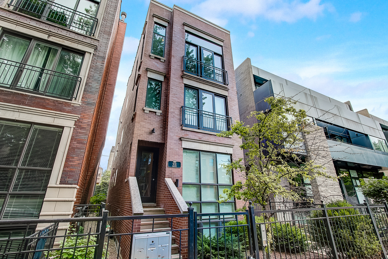 Property Photo: 931 North Wolcott Avenue 3 IL 60622