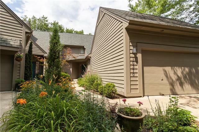 Property Photo:  10370 S Clubside Court  KS 66061 