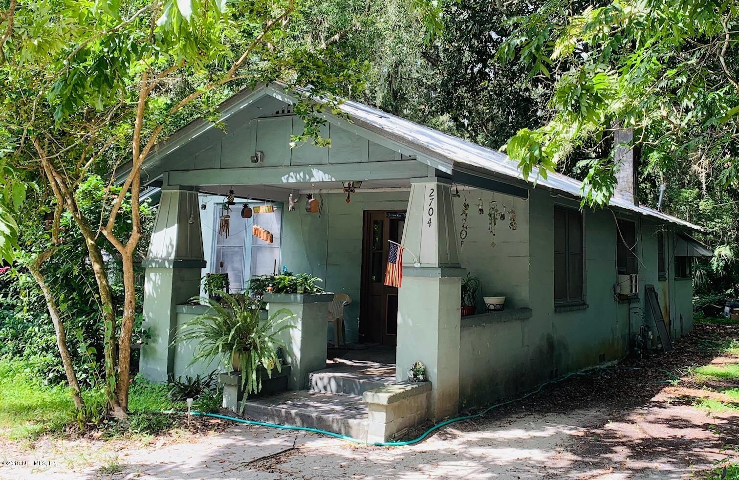 Property Photo: 2704 S Palm Avenue FL 32177