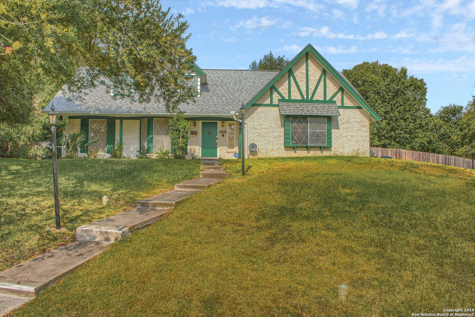 Property Photo: 7503 Quail Run Dr TX 78209