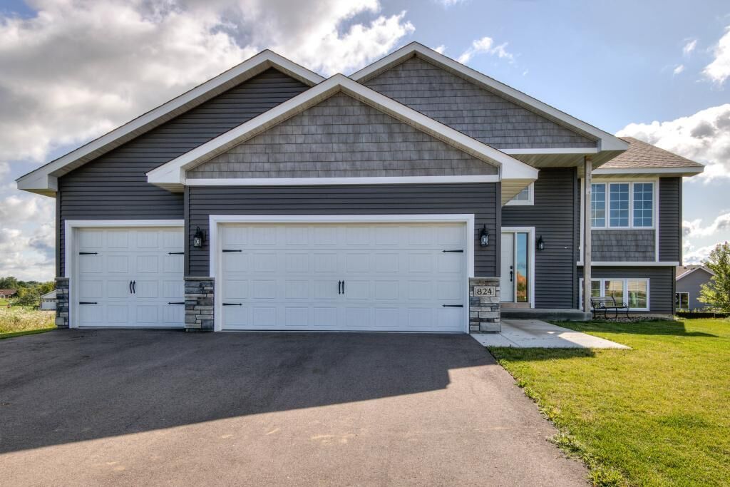 Property Photo:  824 Hills Drive  WI 54011 