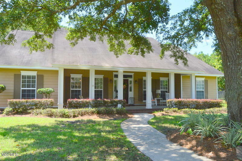 Property Photo:  5014 Live Oak Drive  MS 39560 