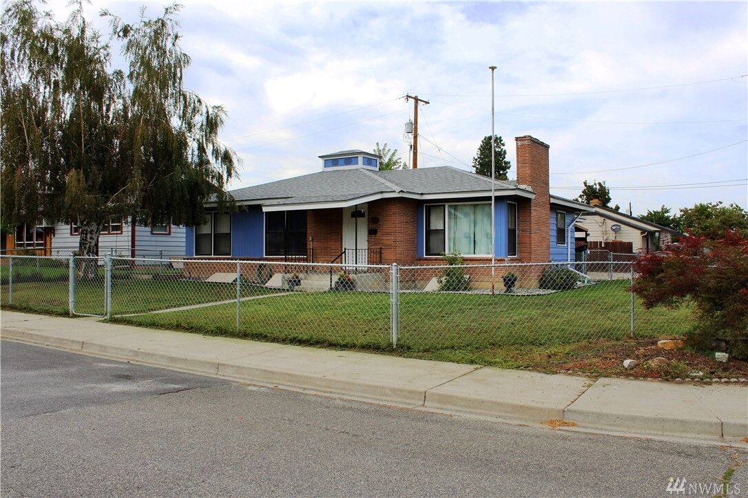 Property Photo:  700 Schons Place  WA 98801 