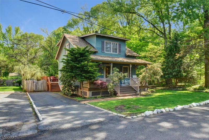 Property Photo:  1007 Locust Ave  NJ 07076 