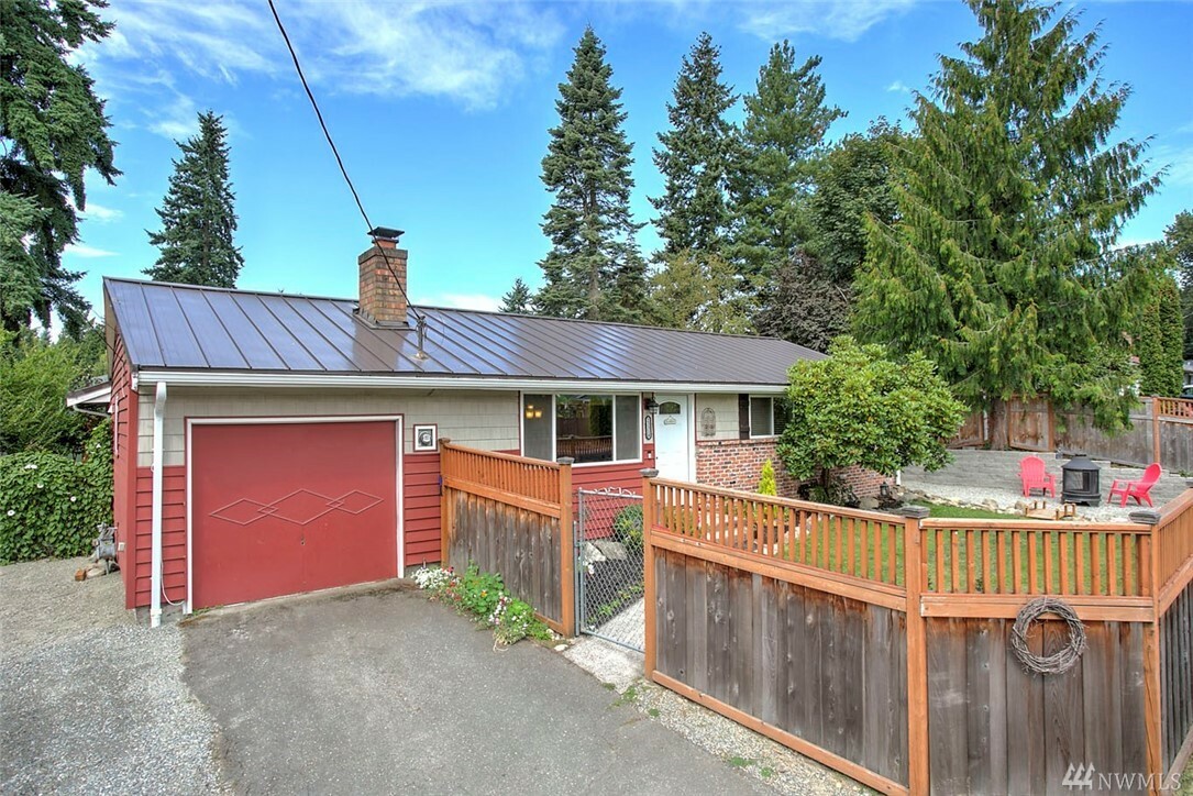 Property Photo:  23318 Meridian Ave S  WA 98021 