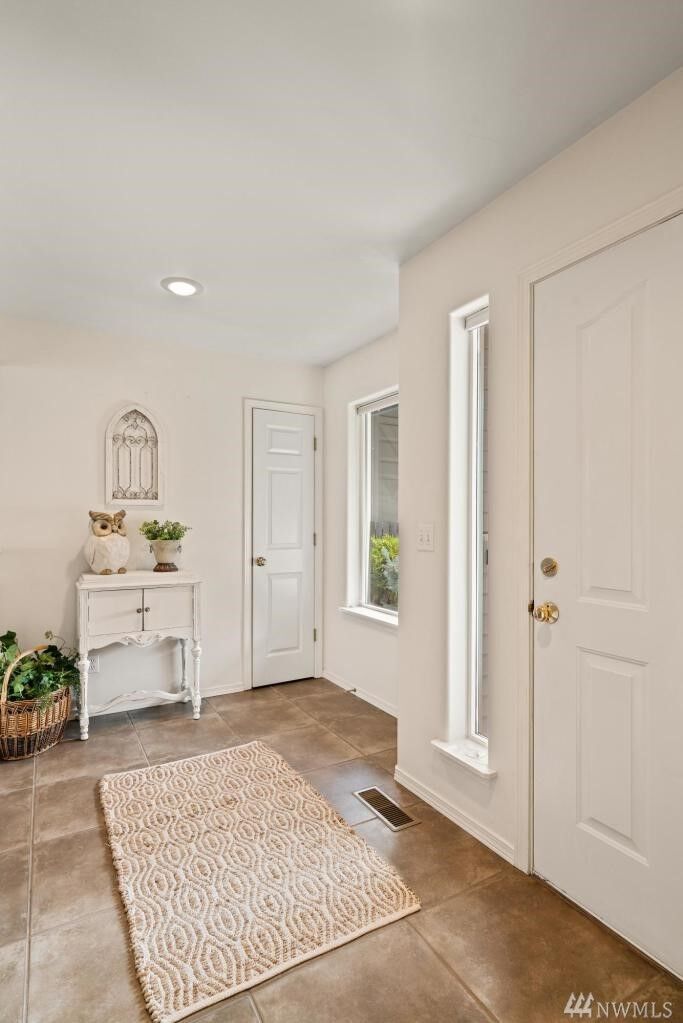 Property Photo:  824 Willowbrook Dr  WA 98801 