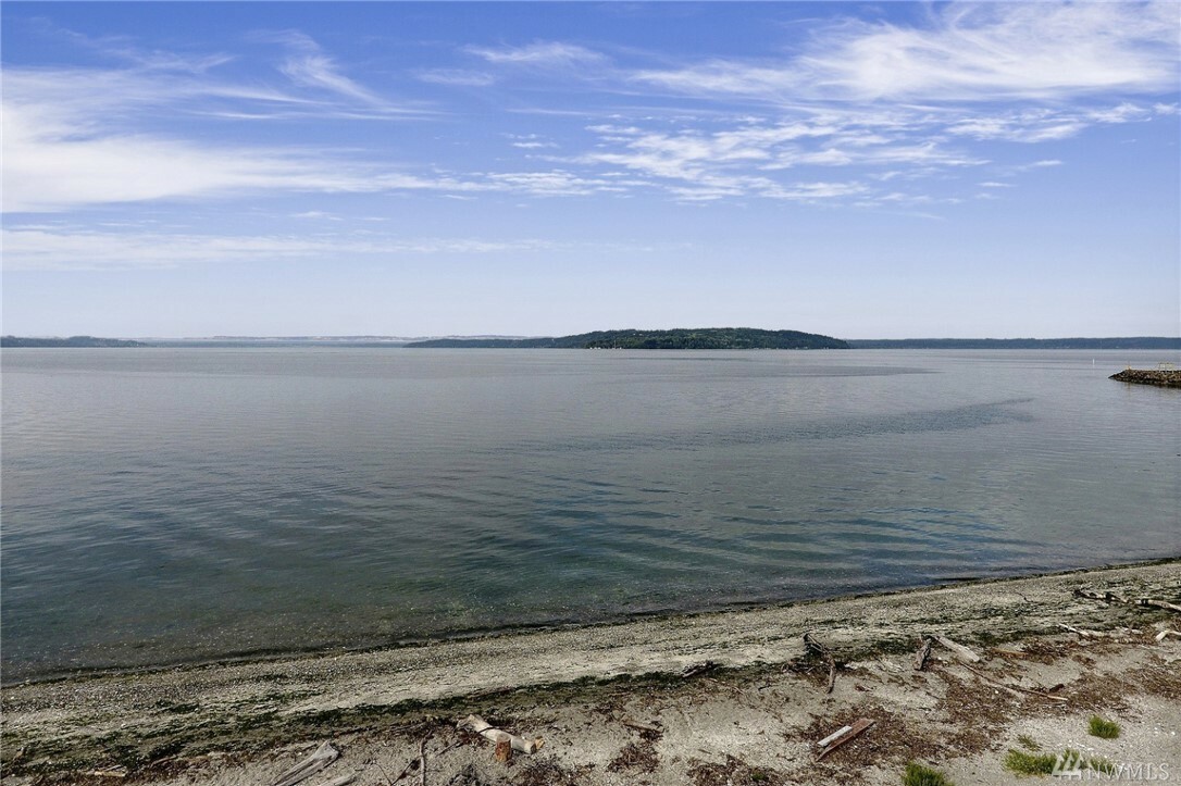 Property Photo:  22987 Marine View Dr S D109  WA 98198 