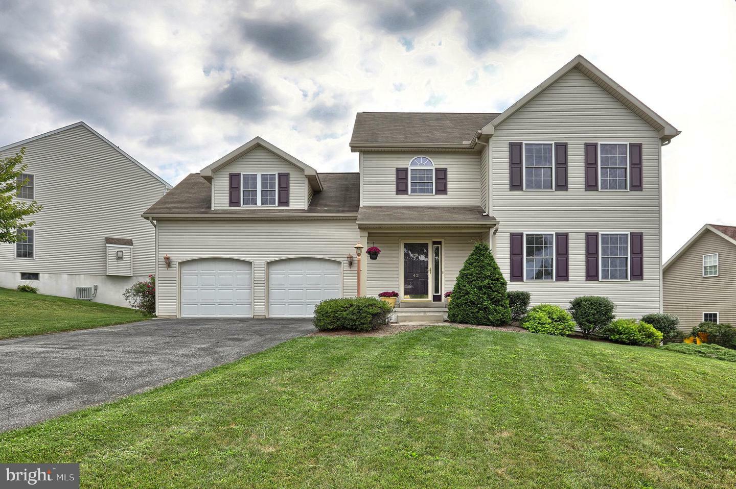 Property Photo: 42 Bartlett Circle PA 17078