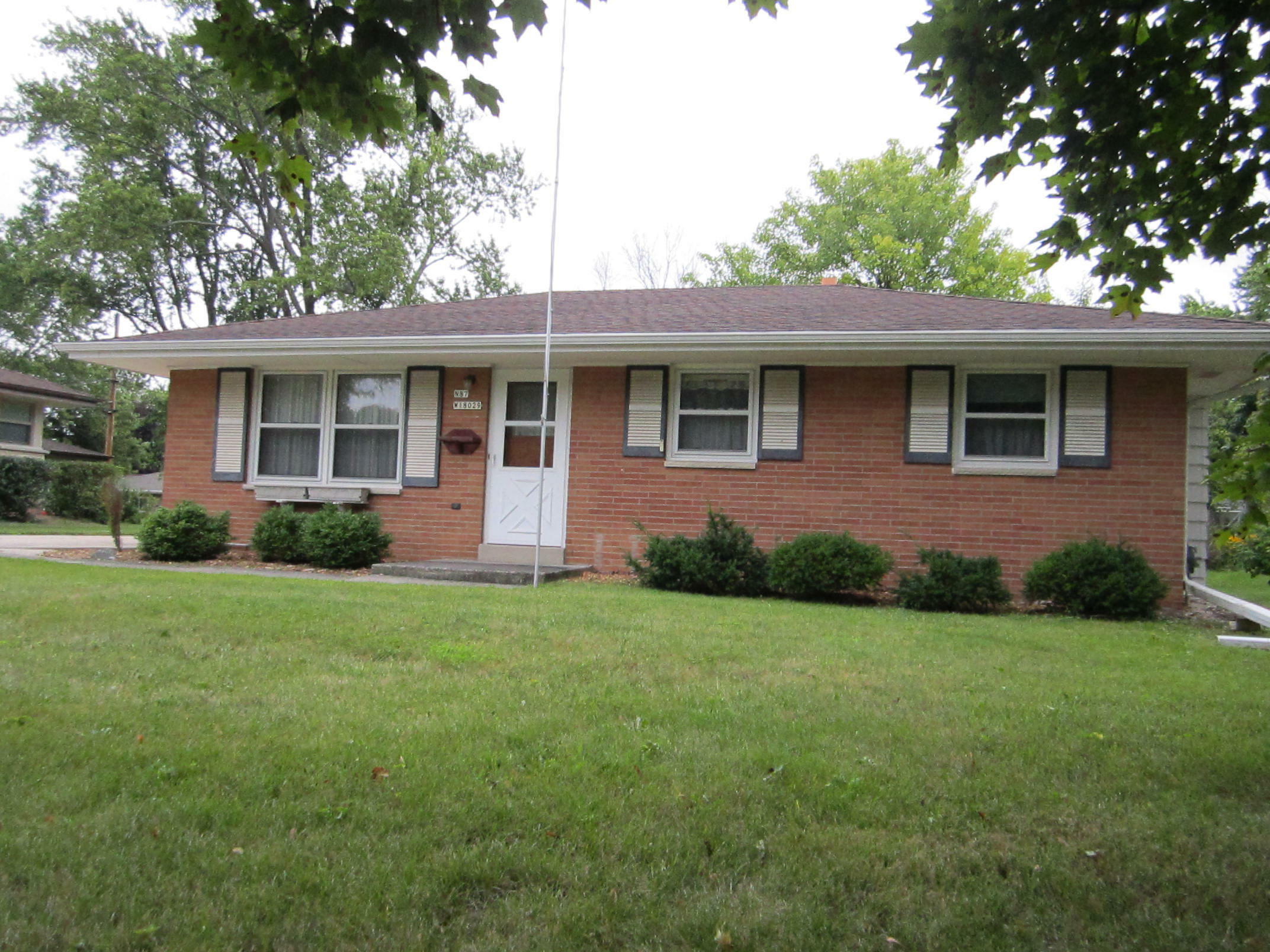 Property Photo:  N87w18029 Queensway St  WI 53051 