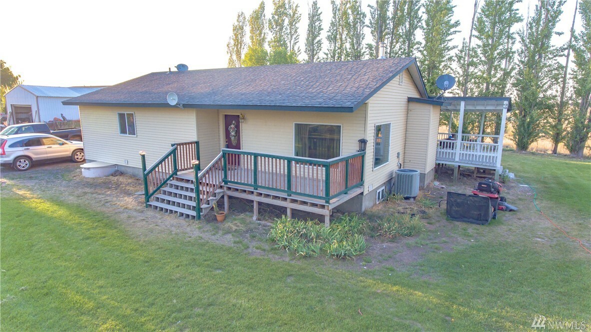 Property Photo:  10592 Road 16 NE  WA 98837 