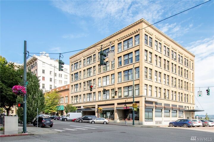 Property Photo:  1120  Cliff Avenue 202  WA 98402 